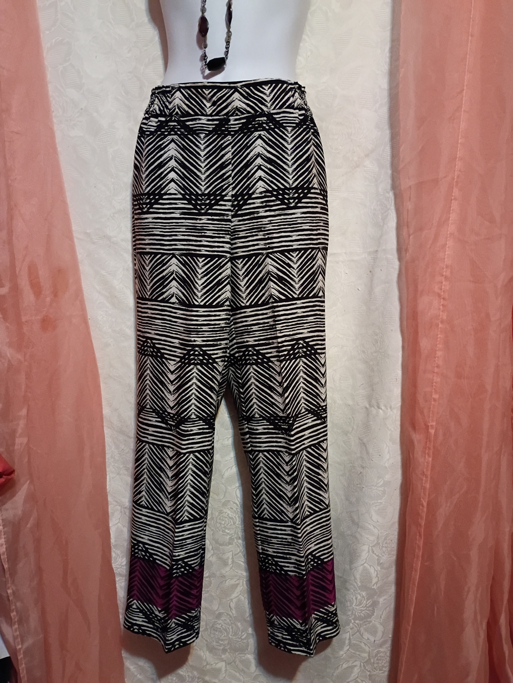 🛍️ BUNDLE ONLY🛍️Investments Black & White Geo Pants with Purple Hem